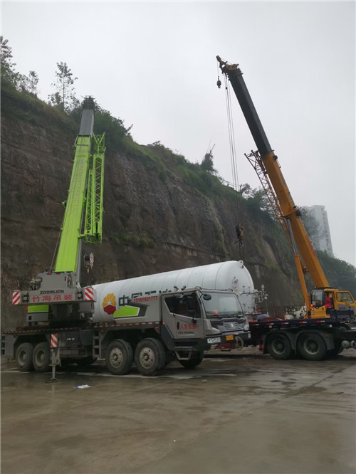 从江县“不怕风雨冻”—— 吊车的 “恶劣环境适应” 技术